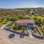 فيلة Marina بنكوفاتش