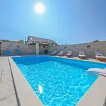 Marina فيلة *